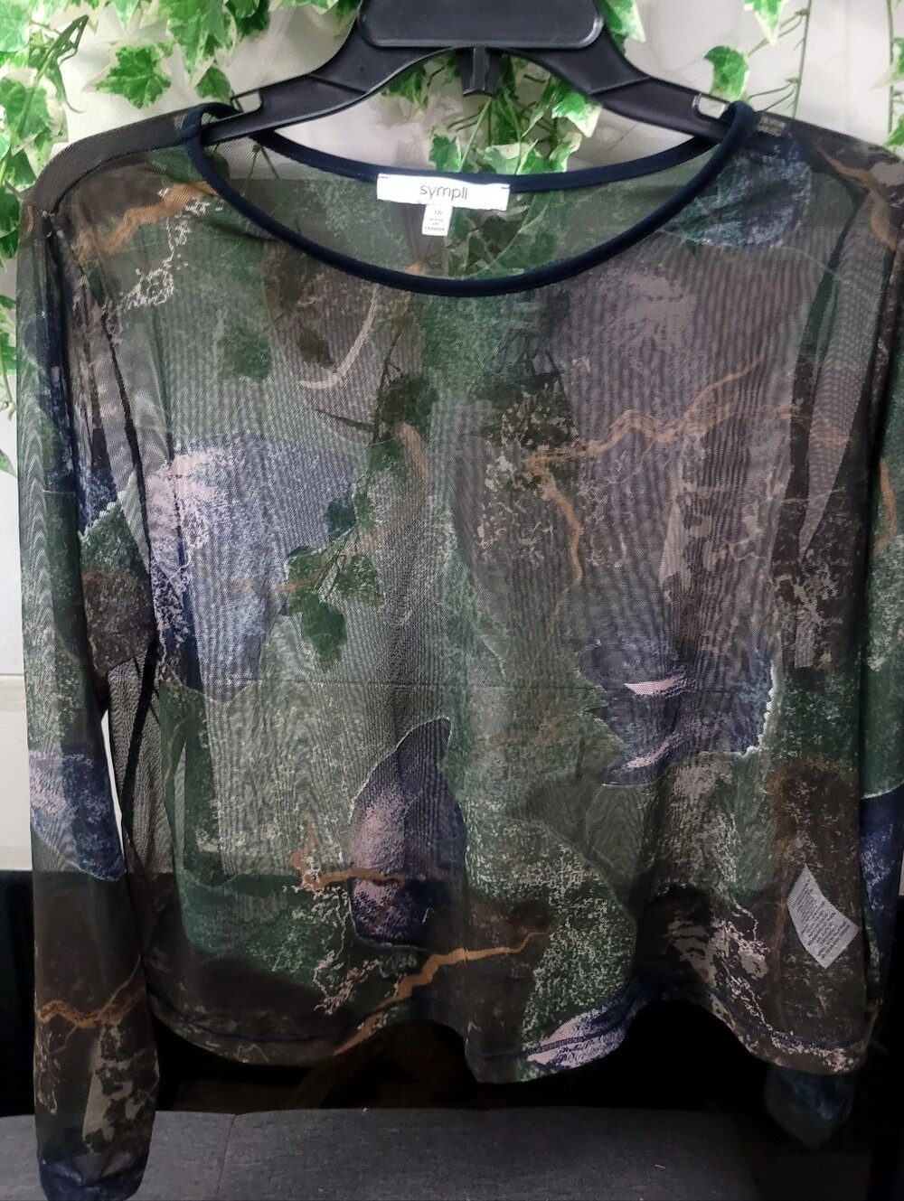 Sympli Mesh Go to Cropped T, Long Sleeve with Camouflage Print Size 10